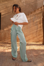 Charger l'image dans la galerie, PANTALON 100% SOIE VERT SAUGE