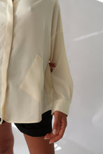 Charger l'image dans la galerie, CHEMISE EN SOIE - "OAT LATTE"