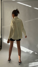 Charger l'image dans la galerie, CHEMISE EN SOIE - "OAT LATTE"