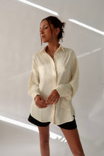 Charger l'image dans la galerie, CHEMISE EN SOIE - "OAT LATTE"