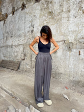 Charger l'image dans la galerie, PANTALON À PINCES GRIS - « SACHA »