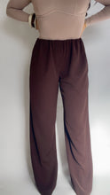 Charger l'image dans la galerie, PANTALON À CEINTURE INVISIBLE MARRON CHOCOLAT - « LAYLOW »