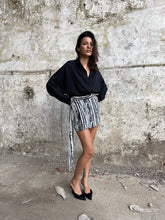 Charger l'image dans la galerie, JUPE PORTEFEUILLE IMPRIMÉE - "WHITE ZEBRA"