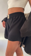 Charger l'image dans la galerie, SHORT EN SOIE NOIR "BOXER"