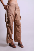 Charger l'image dans la galerie, MAISON BEIGE PANTALON CARGO "BEIGE"