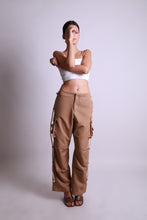 Charger l'image dans la galerie, MAISON BEIGE PANTALON CARGO "BEIGE"