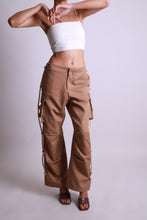 Charger l'image dans la galerie, MAISON BEIGE PANTALON CARGO "BEIGE"
