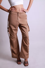 Charger l'image dans la galerie, MAISON BEIGE PANTALON CARGO "BEIGE"
