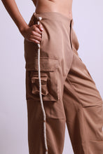 Charger l'image dans la galerie, MAISON BEIGE PANTALON CARGO "BEIGE"