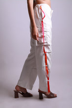 Charger l'image dans la galerie, MAISON BEIGE PANTALON CARGO "BLANC"