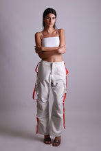 Charger l'image dans la galerie, MAISON BEIGE PANTALON CARGO "BLANC"