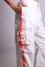 Charger l'image dans la galerie, MAISON BEIGE PANTALON CARGO "BLANC"