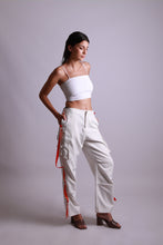 Charger l'image dans la galerie, MAISON BEIGE PANTALON CARGO "BLANC"