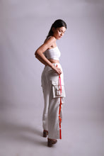 Charger l'image dans la galerie, MAISON BEIGE PANTALON CARGO "BLANC"