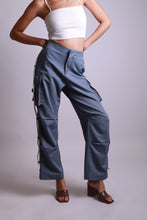 Charger l'image dans la galerie, MAISON BEIGE PANTALON CARGO "BLEU"