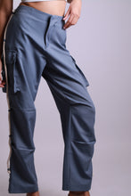 Charger l'image dans la galerie, MAISON BEIGE PANTALON CARGO "BLEU"