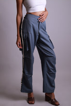 Charger l'image dans la galerie, MAISON BEIGE PANTALON CARGO "BLEU"