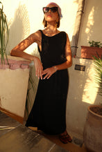 Charger l'image dans la galerie, ROBE EN CREPE DE SOIE NOIRE- "SANTORINA"