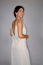 Charger l'image dans la galerie, ROBE DOS NU EN SOIE BLANCHE- "CRUISE"
