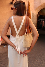 Charger l'image dans la galerie, ROBE EN CREPE DE SOIE BLANCHE- "TIE THE KNOT"