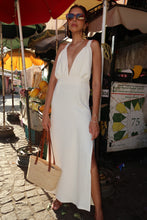 Charger l'image dans la galerie, ROBE EN CREPE DE SOIE BLANCHE- "TIE THE KNOT"