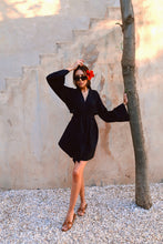 Charger l'image dans la galerie, KIMONO EN LIN NOIR MODE ETHIQUE ET ECO RESPONSABLE, MARQUE FRAN9AISE, FABRICATION ETHIQUE, MODE ALTERNATIVE, MODE D'été, mode minimaliste