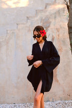 Charger l'image dans la galerie, KIMONO EN LIN NOIR MODE ETHIQUE ET ECO RESPONSABLE, MARQUE FRAN9AISE, FABRICATION ETHIQUE, MODE ALTERNATIVE, MODE D'été, mode minimaliste