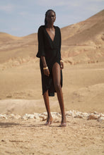 Charger l'image dans la galerie, MAISON BEIGE SILK DRESS "BELEM" - MAISON BEIGE MAISON BEIGE MAISON BEIGE Mode éthique et éco responsable, mode responsable, blazer oversize, robe en soi, robe dos nu, jupe en soi, chemise en soi, manteau en laine, marque française, made in france, fabriqué en france, marque éco responsable, marque éthique, robe dos nu, robe longue, robe maxi, robe en soie