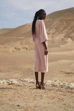 Charger l'image dans la galerie, MAISON BEIGE SILK DRESS "SYBEL" - MAISON BEIGE MAISON BEIGE MAISON BEIGE Mode éthique et éco responsable, mode responsable, blazer oversize, robe en soi, robe dos nu, jupe en soi, chemise en soi, manteau en laine, marque française, made in france, fabriqué en france, marque éco responsable, marque éthique, robe dos nu, robe longue, robe maxi, robe en soie