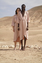 Charger l'image dans la galerie, MAISON BEIGE SILK DRESS "SYBEL" - MAISON BEIGE MAISON BEIGE MAISON BEIGE Mode éthique et éco responsable, mode responsable, blazer oversize, robe en soi, robe dos nu, jupe en soi, chemise en soi, manteau en laine, marque française, made in france, fabriqué en france, marque éco responsable, marque éthique, robe dos nu, robe longue, robe maxi, robe en soie