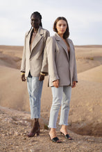 Charger l'image dans la galerie, MAISON BEIGE OVERSIZED DAD BLAZER "AZALEE" - MAISON BEIGE MAISON BEIGE Mode éthique et éco responsable, mode responsable, blazer oversize, robe en soi, robe dos nu, jupe en soi, chemise en soi, manteau en laine, marque française, made in france, fabriqué en france, marque éco responsable, marque éthique, blazer 100% laine