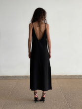 Charger l'image dans la galerie, MAISON BEIGE Mode éthique et éco responsable, mode responsable, blazer oversize, robe en soi, robe dos nu, jupe en soi, chemise en soi, manteau en laine, marque française, made in france, fabriqué en france, marque éco responsable, marque éthique, robe en soie, robe dos nu, robe sexy