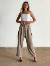 Charger l'image dans la galerie, MAISON BEIGE Mode éthique et éco responsable, mode responsable, blazer oversize, robe en soi, robe dos nu, jupe en soi, chemise en soi, manteau en laine, marque française, made in france, fabriqué en france, marque éco responsable, marque éthique, pantalon ajustable beige