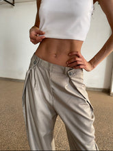 Charger l'image dans la galerie, MAISON BEIGE Mode éthique et éco responsable, mode responsable, blazer oversize, robe en soi, robe dos nu, jupe en soi, chemise en soi, manteau en laine, marque française, made in france, fabriqué en france, marque éco responsable, marque éthique, pantalon ajustable greige