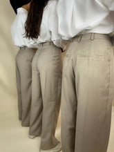 Charger l'image dans la galerie, MAISON BEIGE Mode éthique et éco responsable, mode responsable, blazer oversize, robe en soi, robe dos nu, jupe en soi, chemise en soi, manteau en laine, marque française, made in france, fabriqué en france, marque éco responsable, marque éthique, pantalon ajustable beige