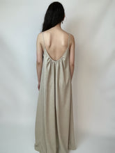 Charger l'image dans la galerie, MAISON BEIGE PARIS - MAISON BEIGE Mode éthique et éco responsable, mode responsable, blazer oversize, robe en soi, robe dos nu, jupe en soi, chemise en soi, manteau en laine, marque française, made in france, fabriqué en france, marque éco responsable, marque éthique, robe dos nu, robe longue, robe maxi, robe en lin