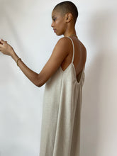 Charger l'image dans la galerie, MAISON BEIGE PARIS - MAISON BEIGE Mode éthique et éco responsable, mode responsable, blazer oversize, robe en soi, robe dos nu, jupe en soi, chemise en soi, manteau en laine, marque française, made in france, fabriqué en france, marque éco responsable, marque éthique, robe dos nu, robe longue, robe maxi, robe en lin