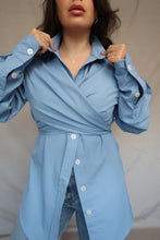 Charger l&#39;image dans la galerie, CHEMISE BLEUE &quot;FOLD &amp; TIE&quot; 100% COTTON
