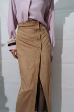Charger l'image dans la galerie, JUPE LONGUE SUÉDINE - CHÂTAIGNE
