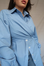 Charger l&#39;image dans la galerie, CHEMISE BLEUE &quot;FOLD &amp; TIE&quot; 100% COTTON
