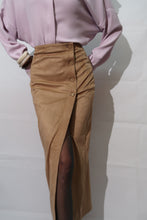 Charger l'image dans la galerie, JUPE LONGUE SUÉDINE - CHÂTAIGNE
