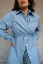 Charger l&#39;image dans la galerie, CHEMISE BLEUE &quot;FOLD &amp; TIE&quot; 100% COTTON

