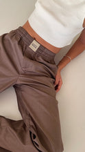 Charger l&#39;image dans la galerie, PANTALON EXTENSIBLE - &quot;HOT COCO&quot;
