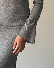 Charger l&#39;image dans la galerie, ROBE EN MAILLE GRISE - &quot;HOURGLASS&quot;

