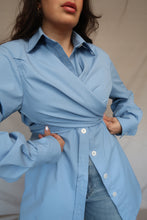 Charger l&#39;image dans la galerie, CHEMISE BLEUE &quot;FOLD &amp; TIE&quot; 100% COTTON
