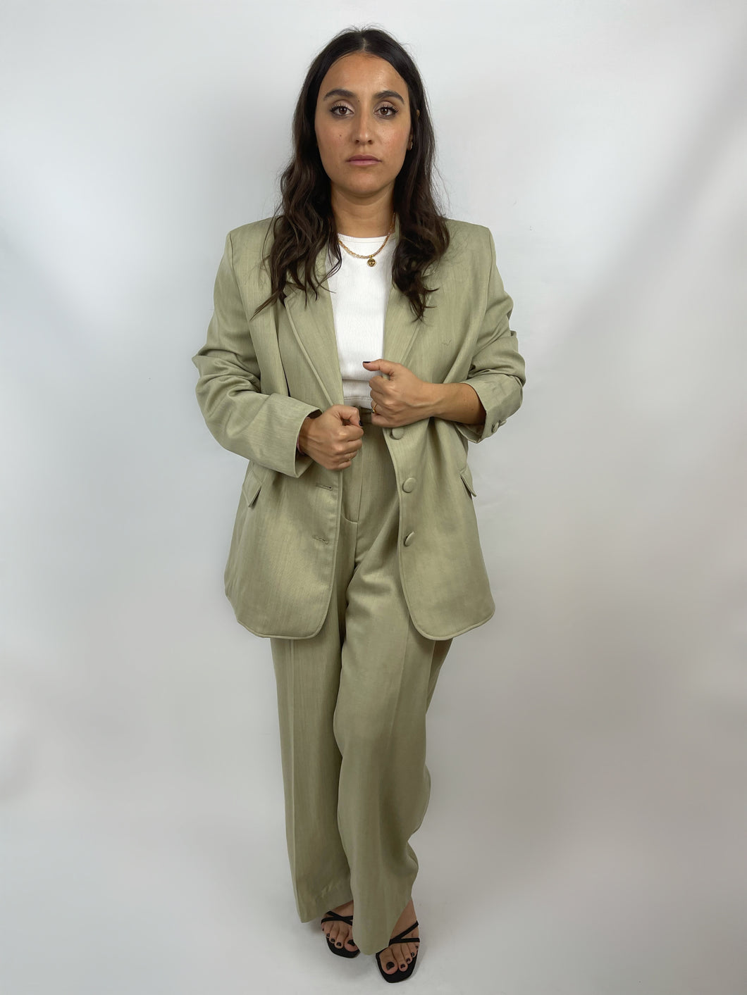 MAISON BEIGE Mode éthique et éco responsable, mode responsable, blazer oversize, robe en soi, robe dos nu, jupe en soi, chemise en soi, manteau en laine, marque française, made in france, fabriqué en france, marque éco responsable, marque éthique, blazer 100% laine